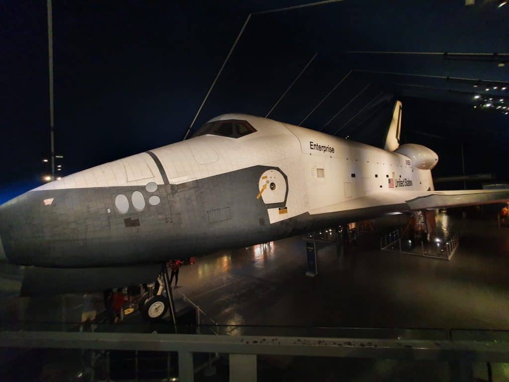 Nave Espacial Enterprise dentro do museu Intrepid