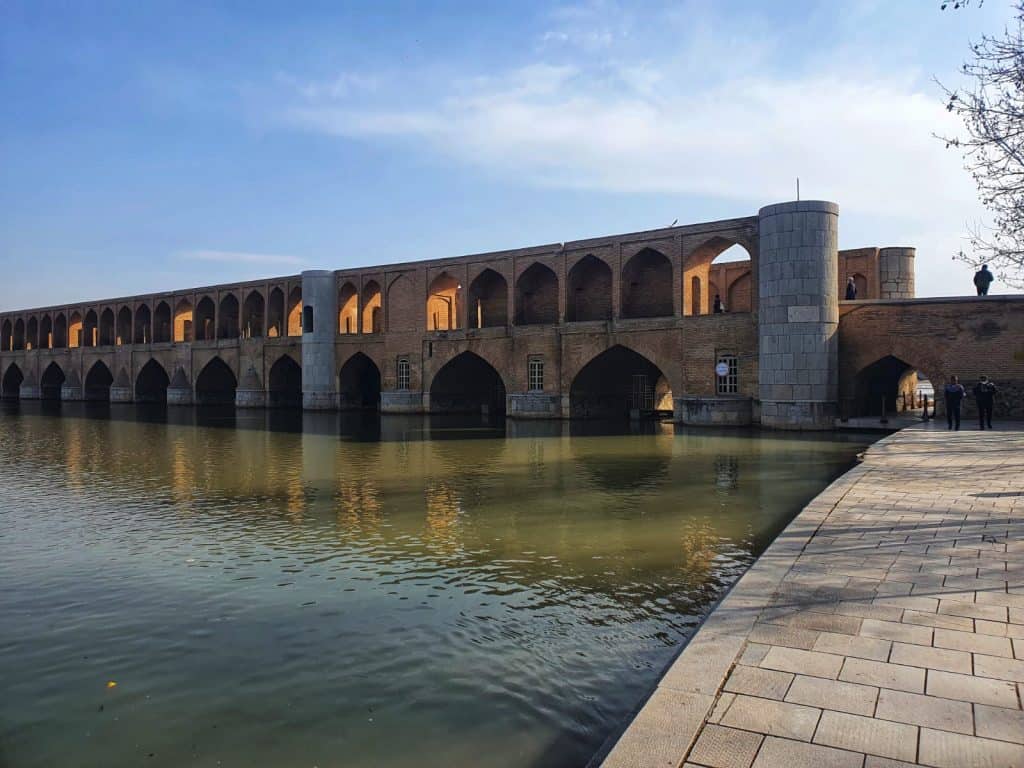Esfahan e sua ponte de 33 arcos