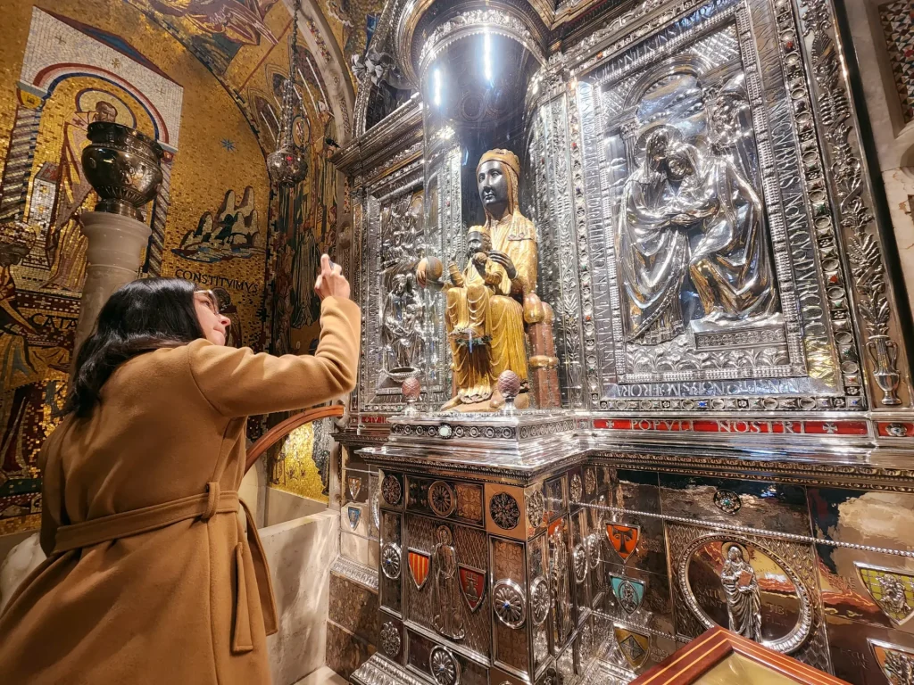 Aitona e Montserrat em um dia saindo de Barcelona