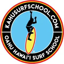 Logo da ecola de surf no Havaí Kahu Surf School